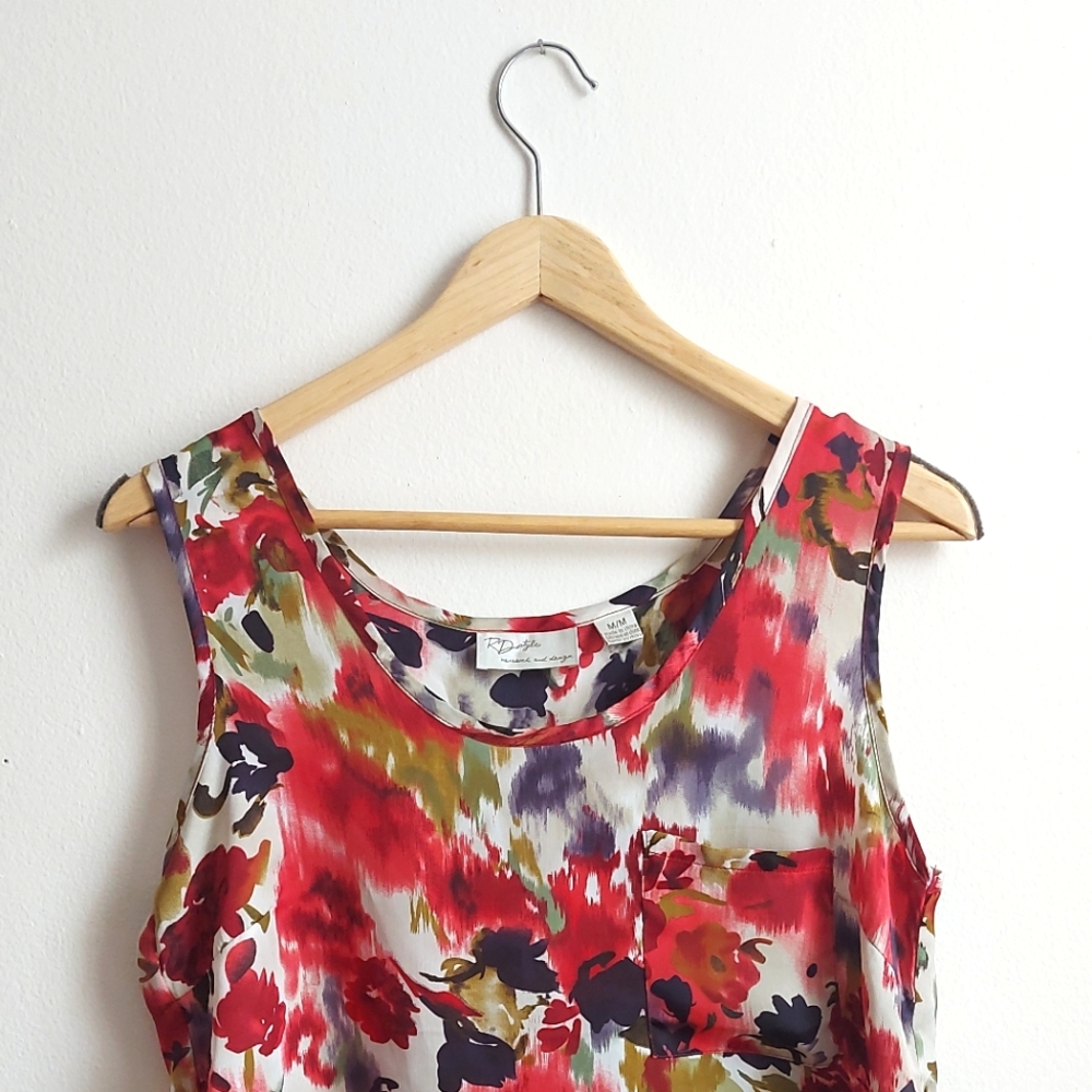 Office-friendly patterned sleeveless blouse/tank
